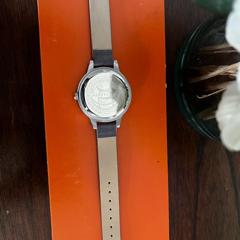 Earth Leather watch - Picture 3 of 4